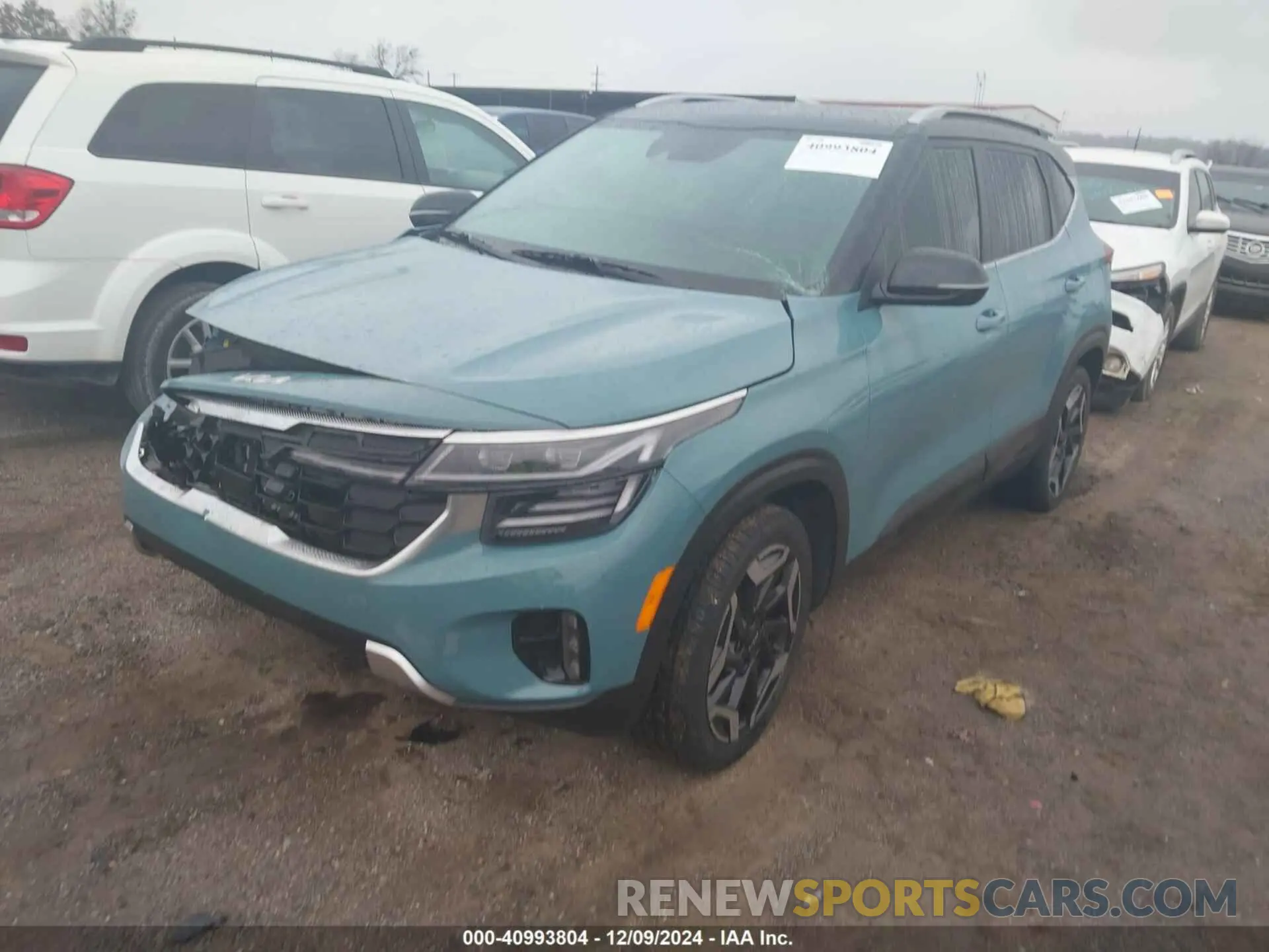 2 fotografías del automóvil dañado KNDETCA71R7484002 KIA SELTOS 2024