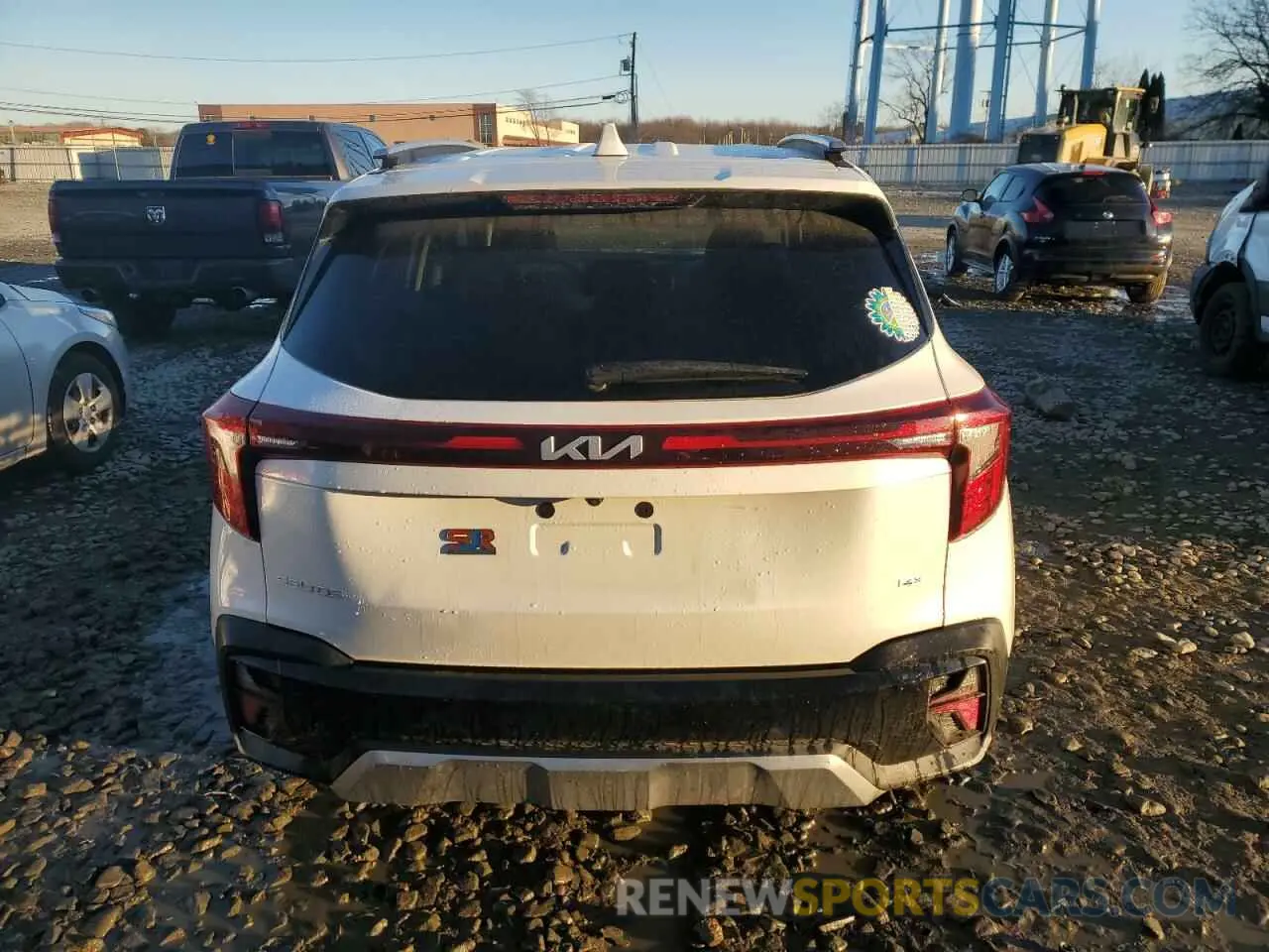 6 fotografías del automóvil dañado KNDETCA71R7506919 KIA SELTOS 2024