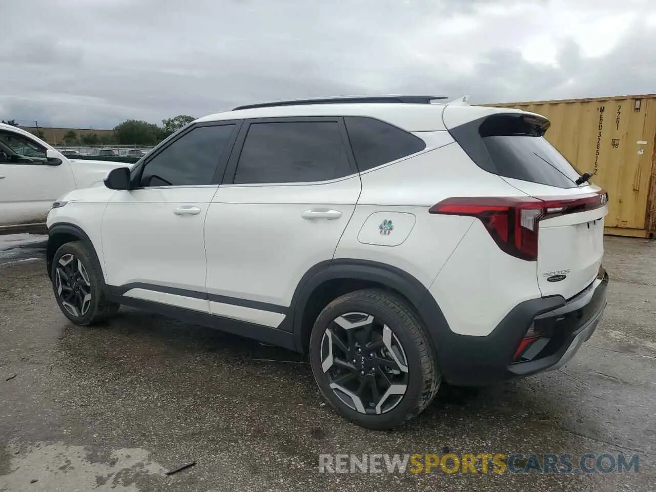 2 fotografías del automóvil dañado KNDETCA71R7553593 KIA SELTOS 2024