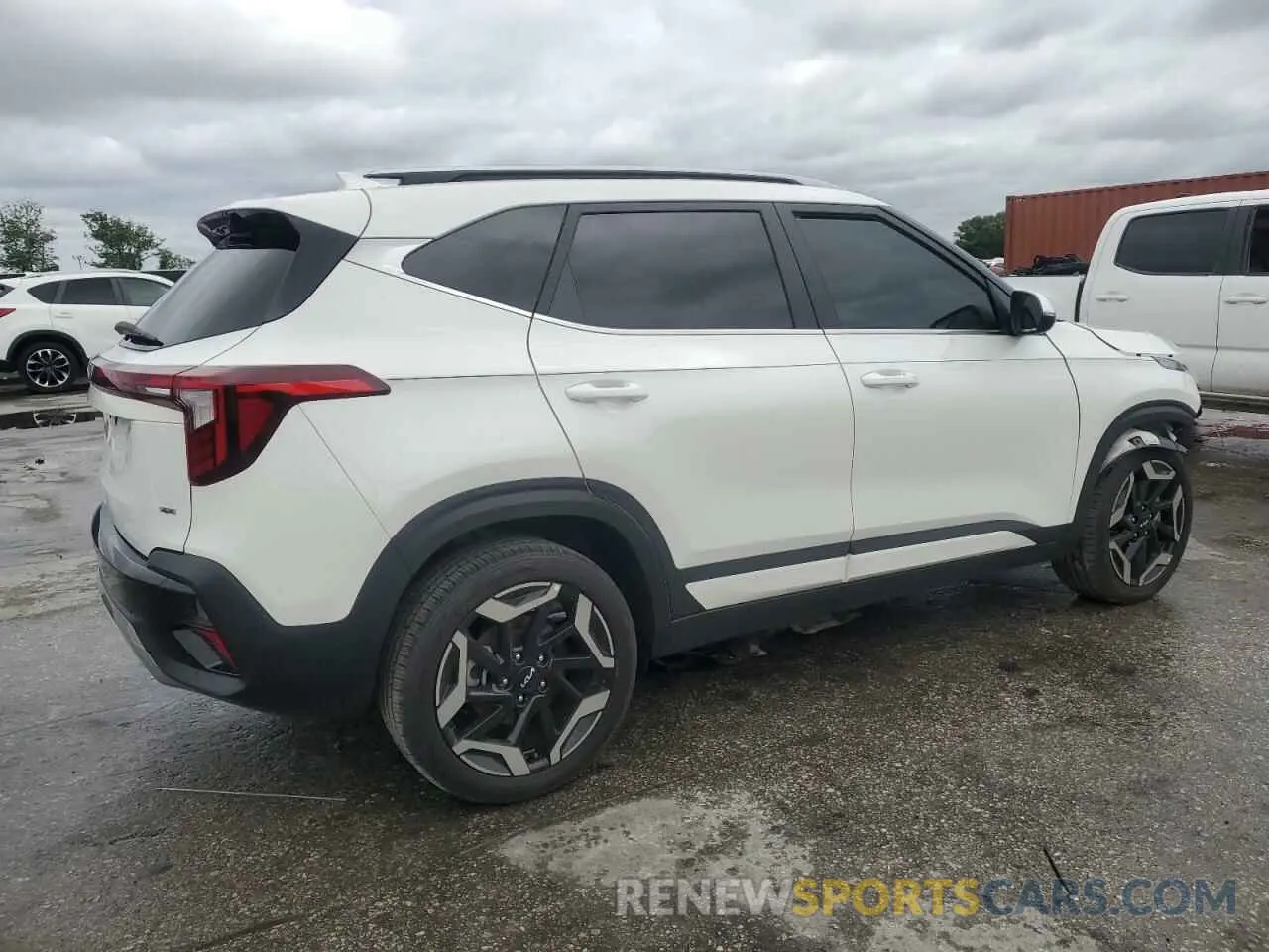 3 fotografías del automóvil dañado KNDETCA71R7553593 KIA SELTOS 2024