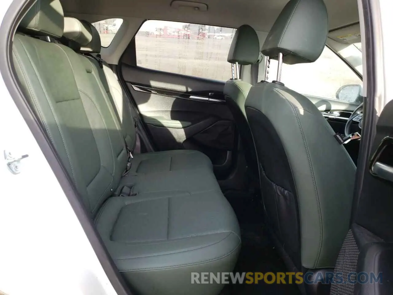 11 fotografías del automóvil dañado KNDETCA72R7488575 KIA SELTOS 2024