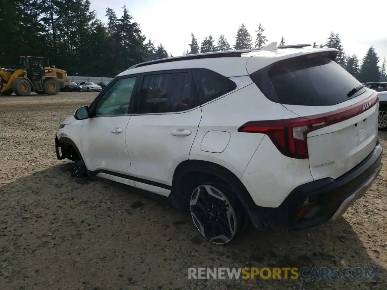 2 fotografías del automóvil dañado KNDETCA72R7488575 KIA SELTOS 2024