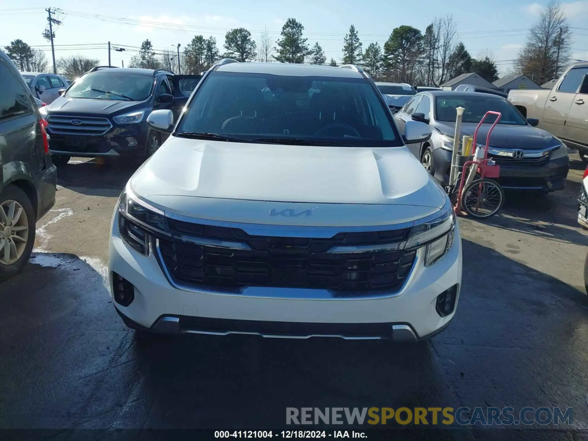 12 fotografías del automóvil dañado KNDETCA72R7492125 KIA SELTOS 2024