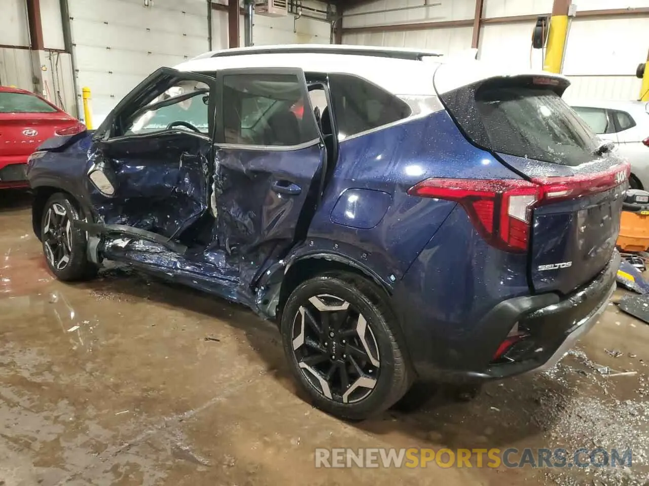 2 fotografías del automóvil dañado KNDETCA72R7501793 KIA SELTOS 2024
