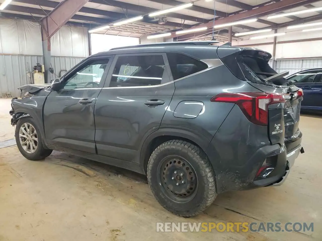 2 fotografías del automóvil dañado KNDETCA72R7569043 KIA SELTOS 2024