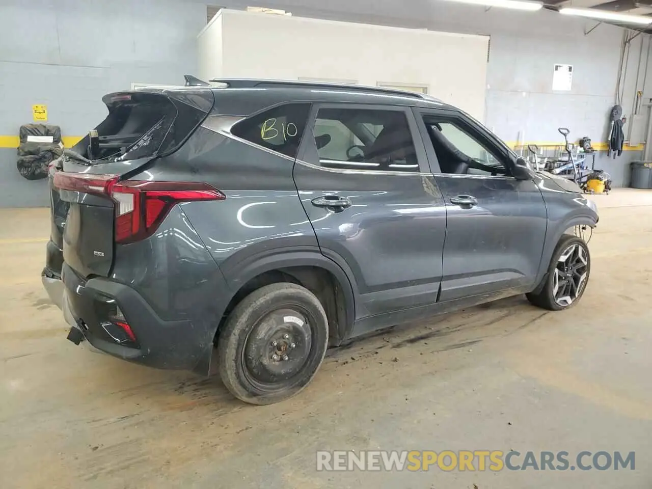 3 fotografías del automóvil dañado KNDETCA72R7569043 KIA SELTOS 2024