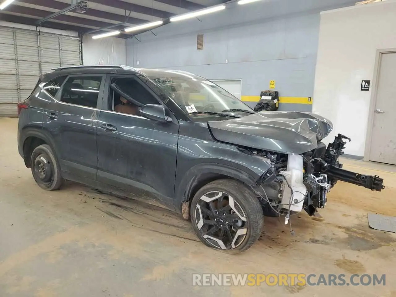 4 fotografías del automóvil dañado KNDETCA72R7569043 KIA SELTOS 2024