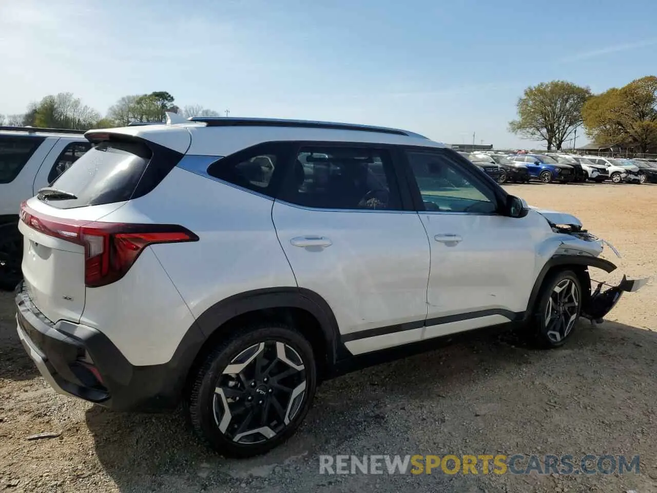 3 fotografías del automóvil dañado KNDETCA73R7478699 KIA SELTOS 2024