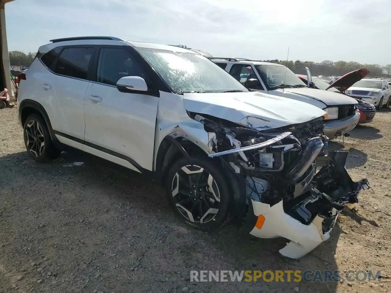 4 fotografías del automóvil dañado KNDETCA73R7478699 KIA SELTOS 2024