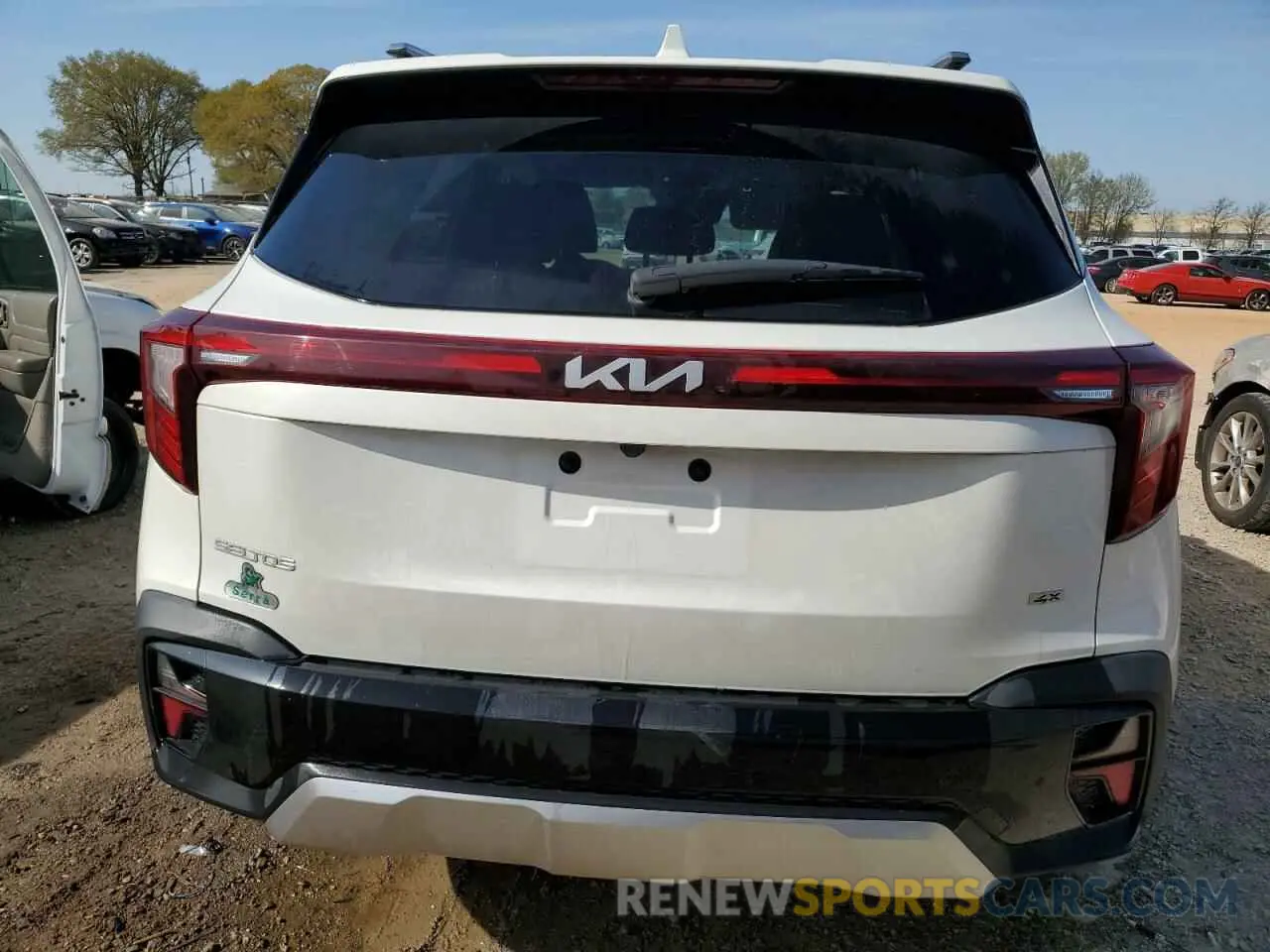 6 fotografías del automóvil dañado KNDETCA73R7478699 KIA SELTOS 2024