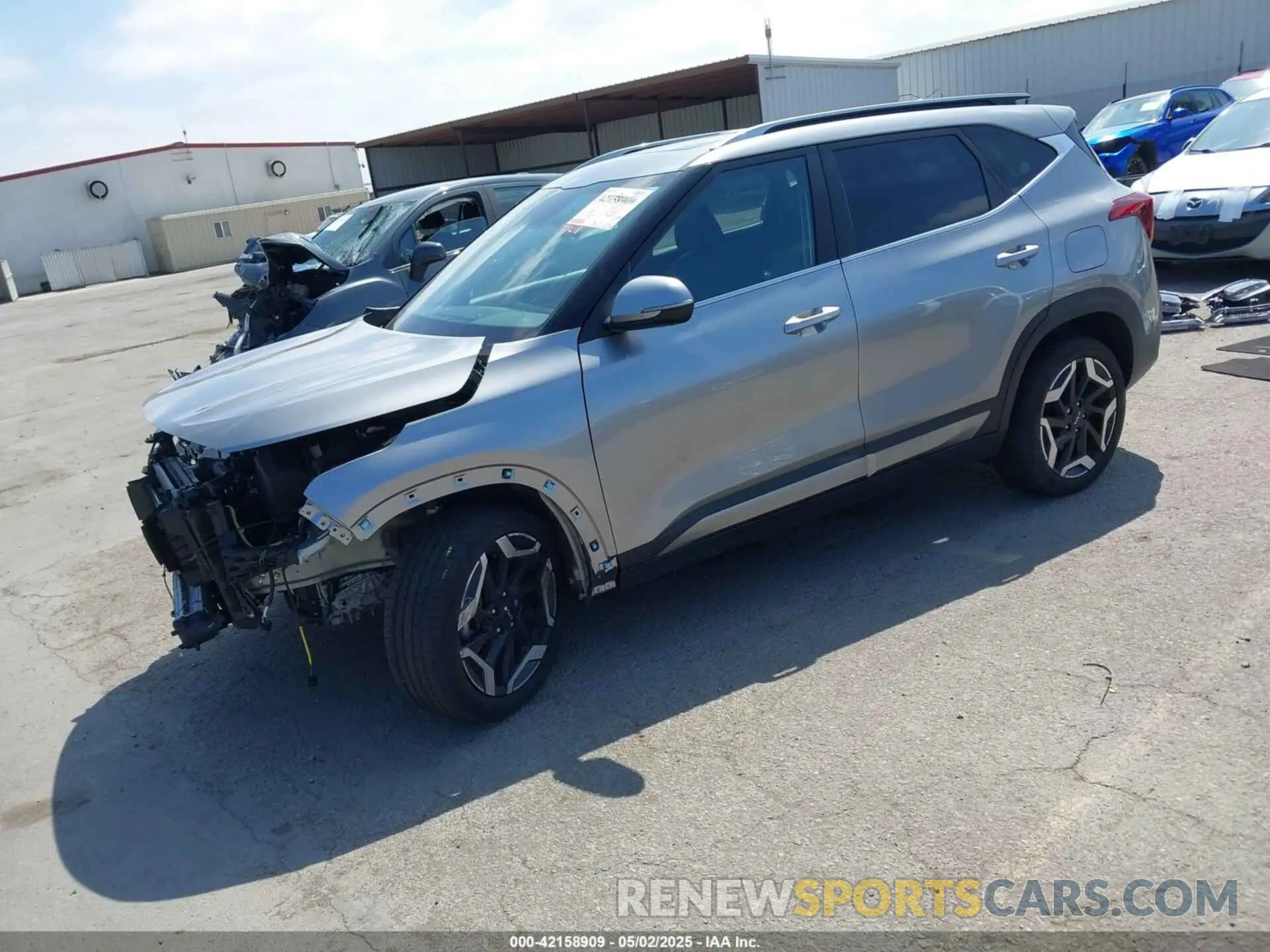 2 fotografías del automóvil dañado KNDETCA73R7484468 KIA SELTOS 2024
