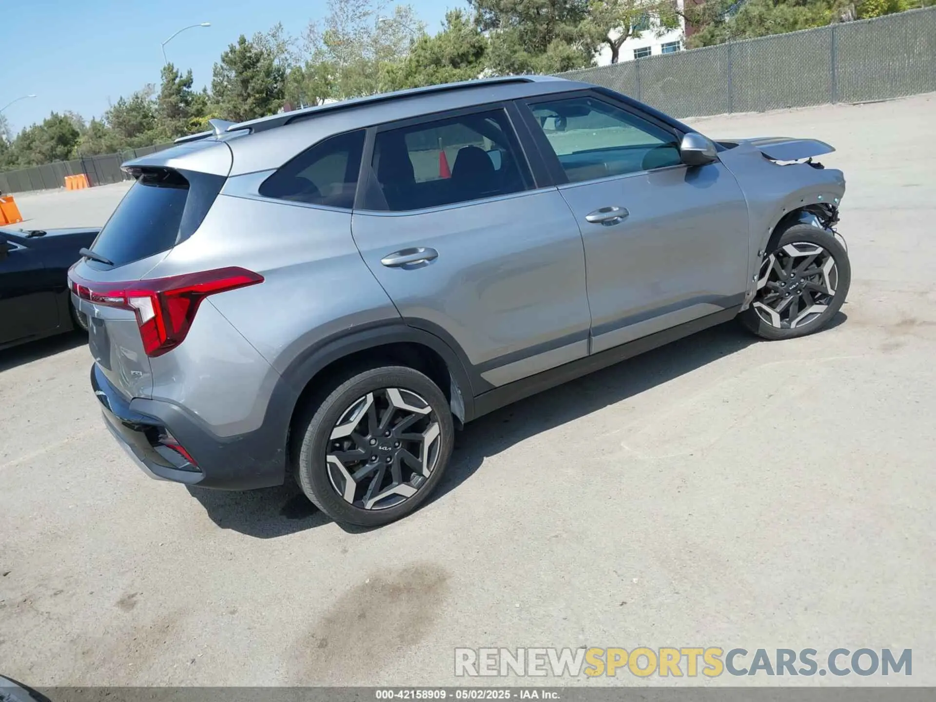 4 fotografías del automóvil dañado KNDETCA73R7484468 KIA SELTOS 2024