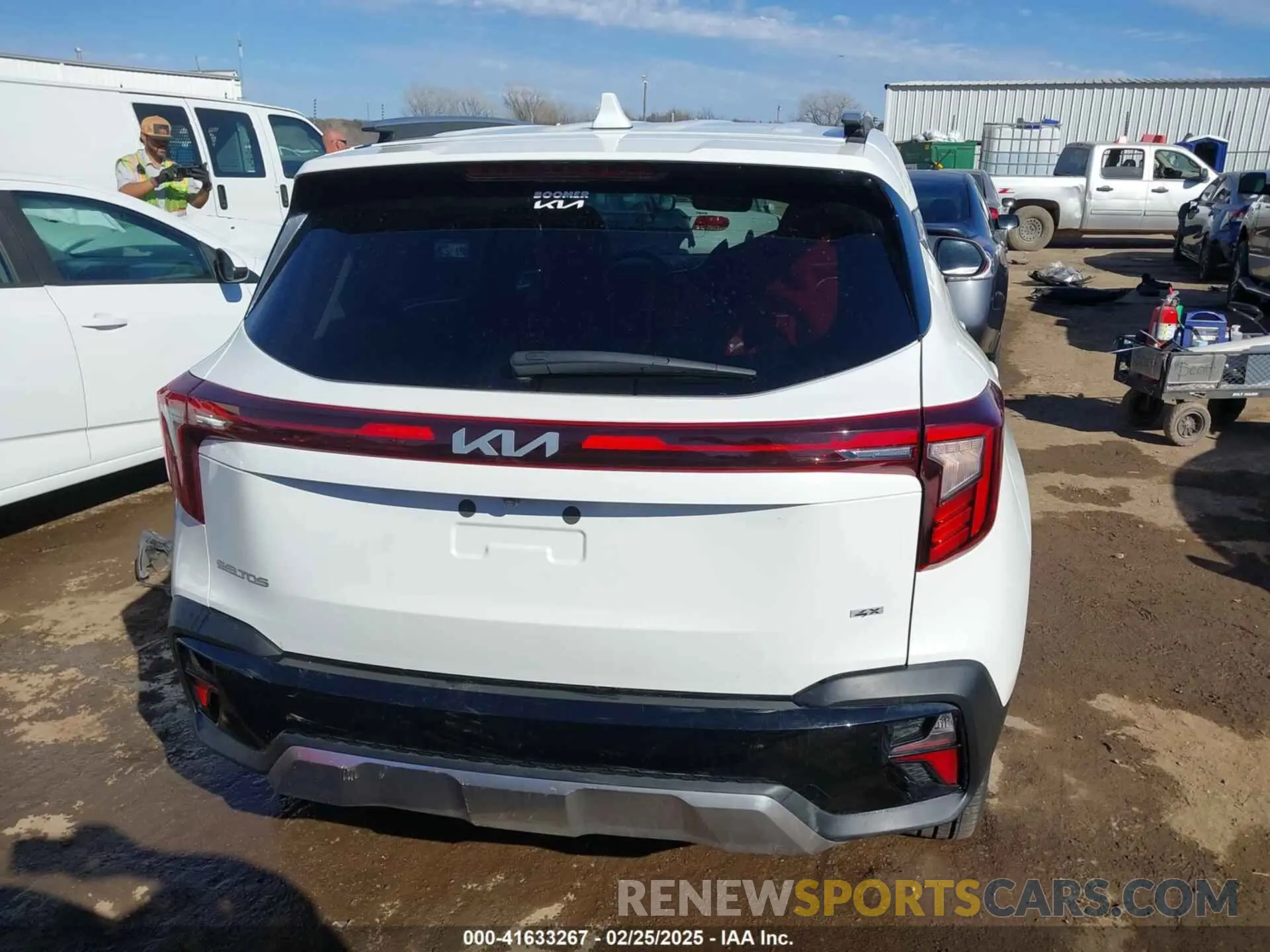 17 fotografías del automóvil dañado KNDETCA73R7581184 KIA SELTOS 2024