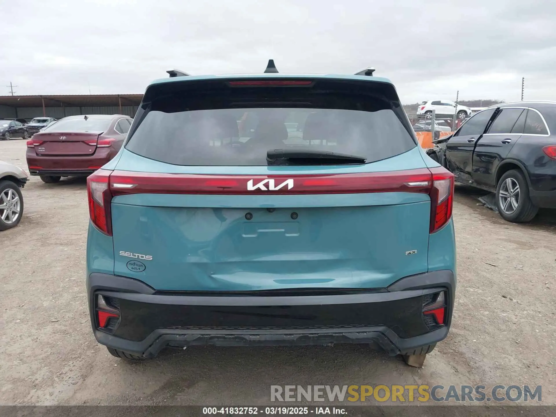 17 fotografías del automóvil dañado KNDETCA74R7482485 KIA SELTOS 2024