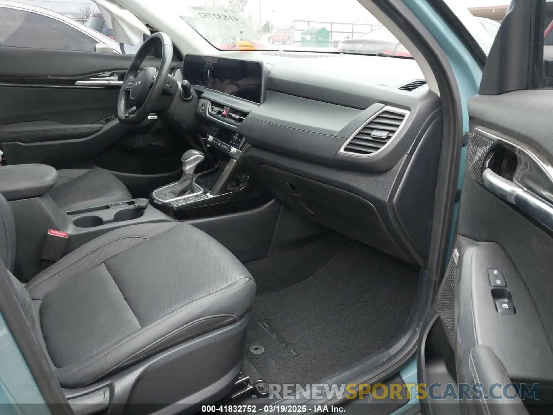 5 fotografías del automóvil dañado KNDETCA74R7482485 KIA SELTOS 2024