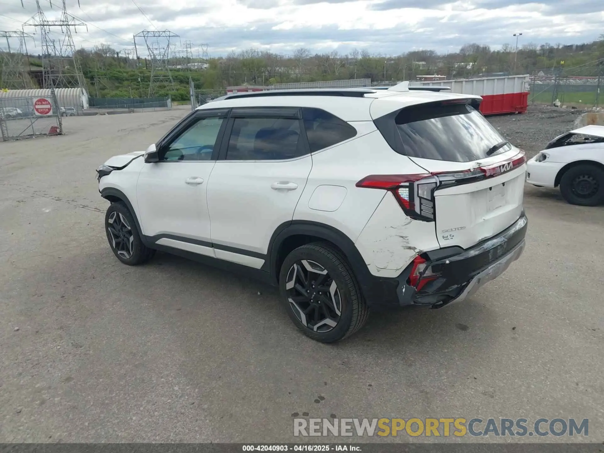 3 fotografías del automóvil dañado KNDETCA74R7505179 KIA SELTOS 2024