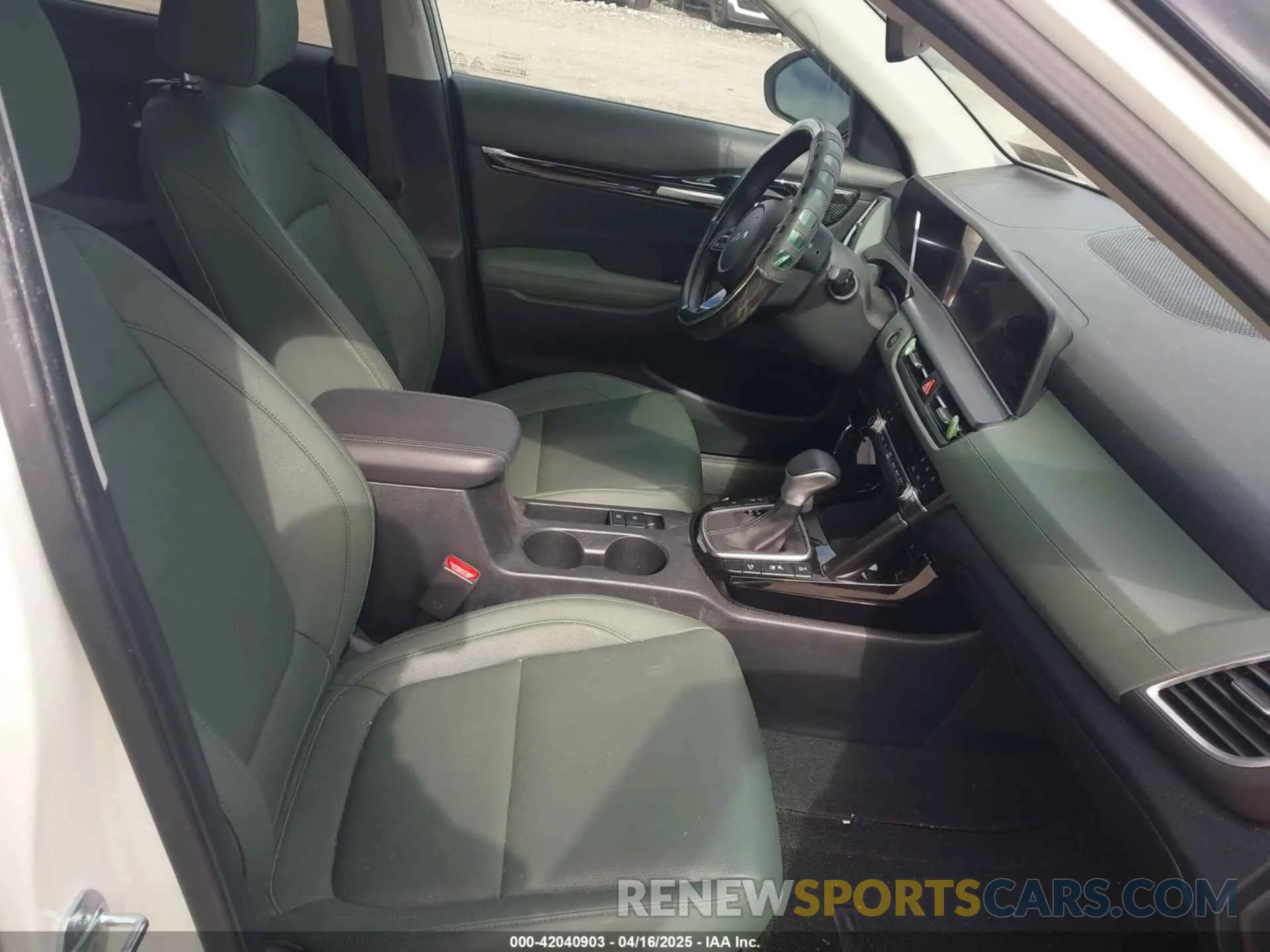 5 fotografías del automóvil dañado KNDETCA74R7505179 KIA SELTOS 2024