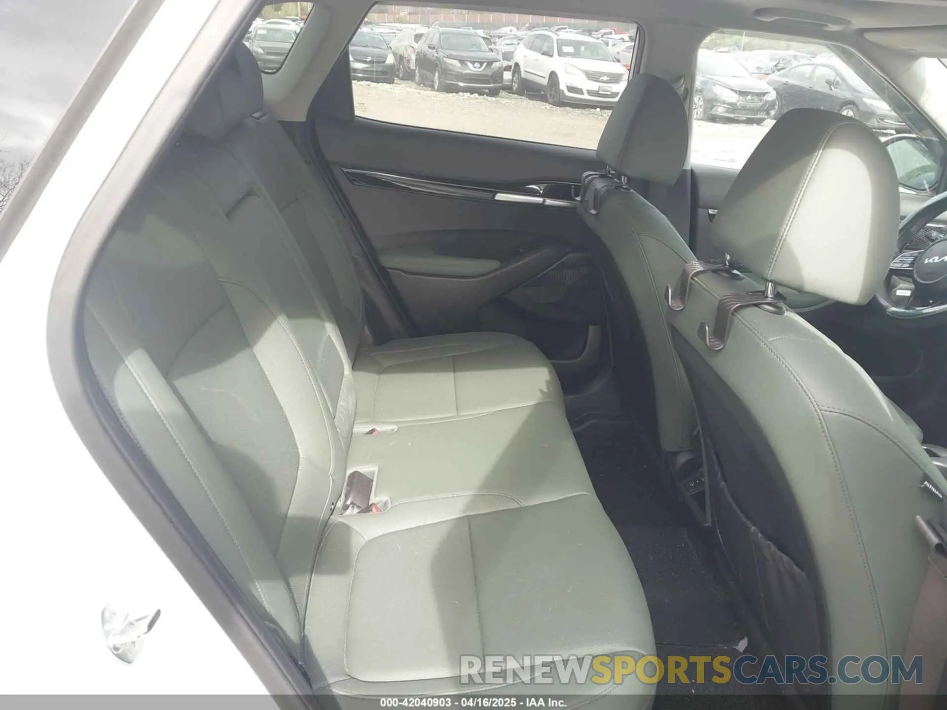 8 fotografías del automóvil dañado KNDETCA74R7505179 KIA SELTOS 2024