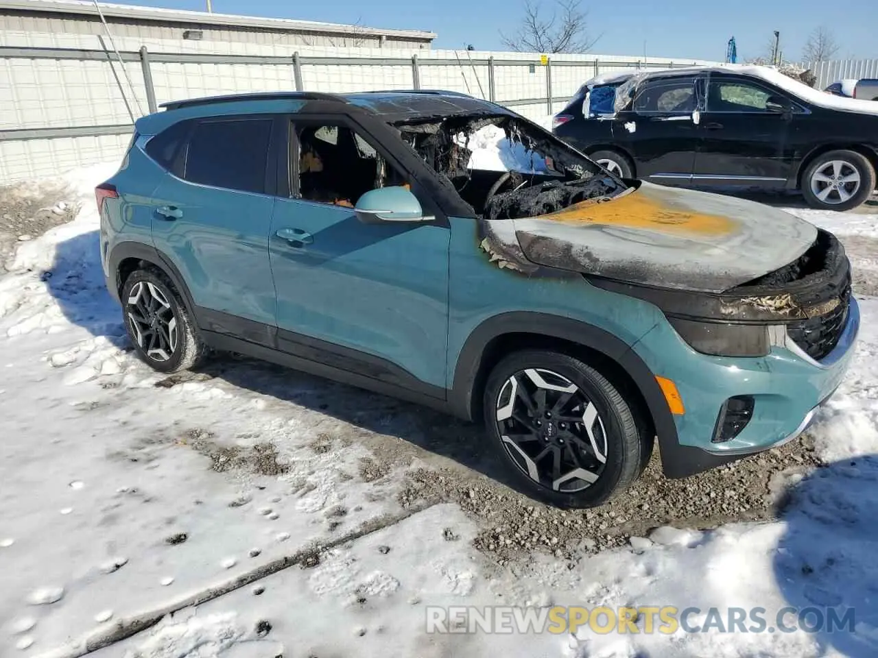 4 fotografías del automóvil dañado KNDETCA74R7541065 KIA SELTOS 2024
