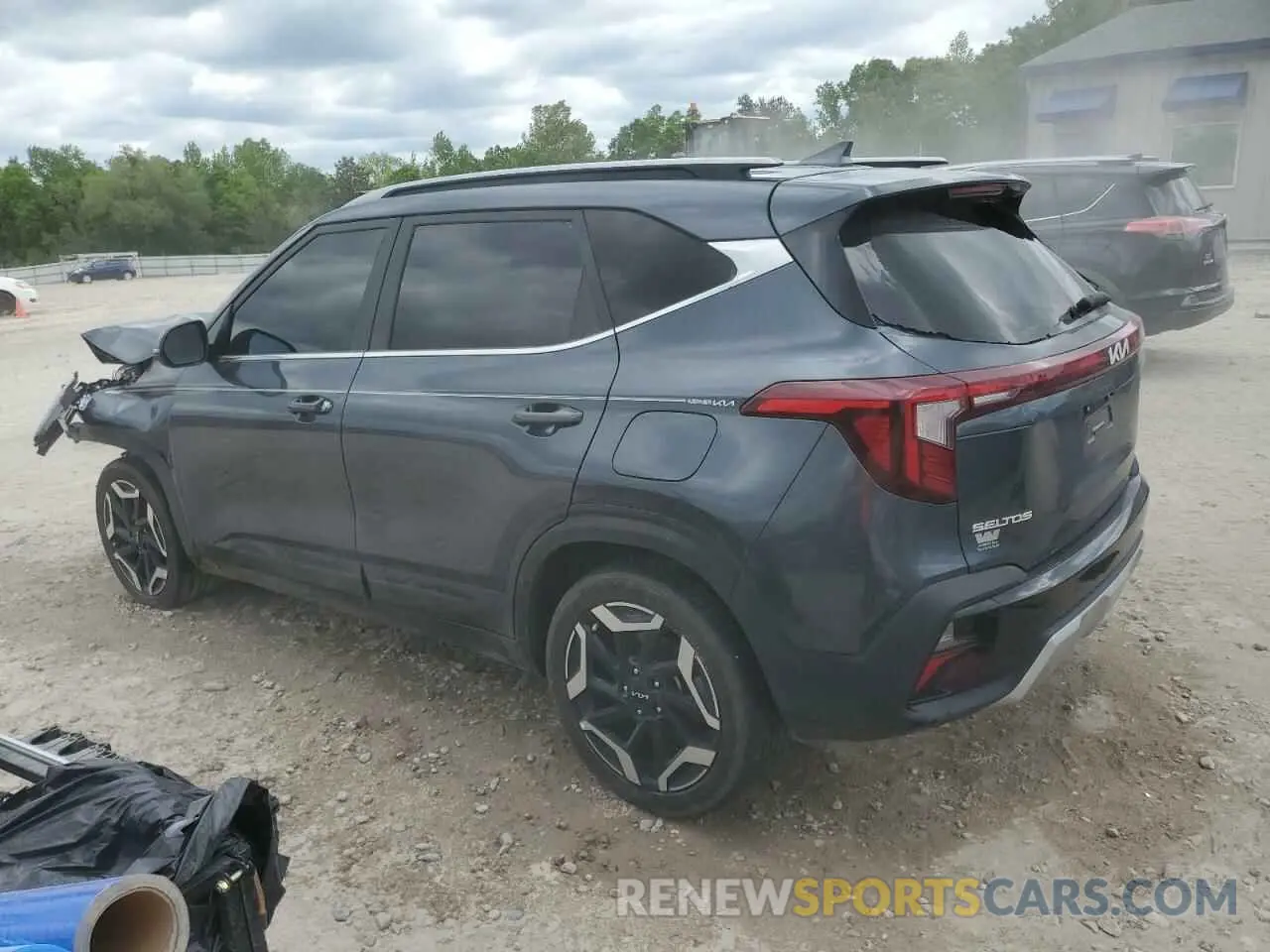 2 fotografías del automóvil dañado KNDETCA75R7493995 KIA SELTOS 2024