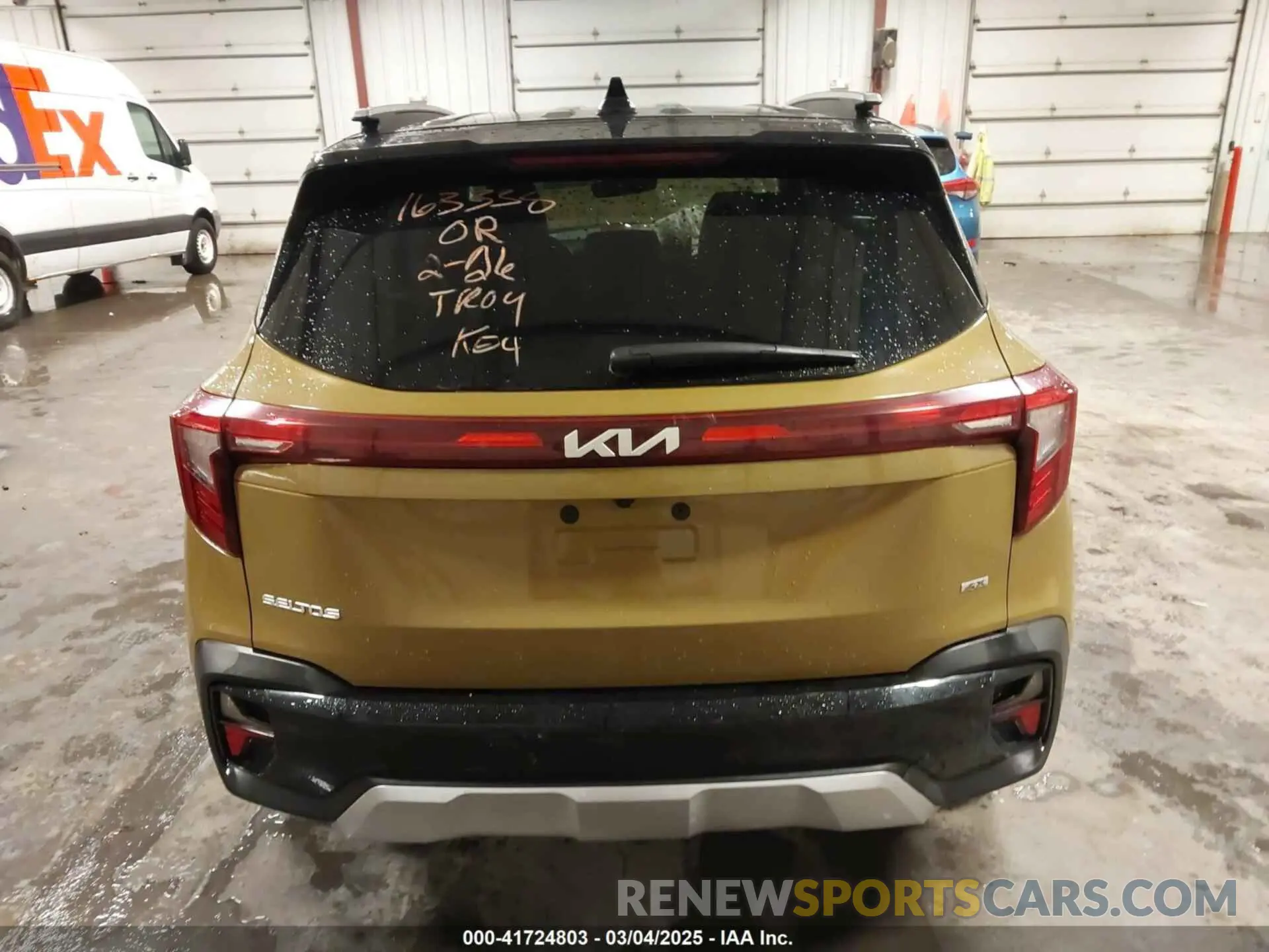 17 fotografías del automóvil dañado KNDETCA75R7540944 KIA SELTOS 2024