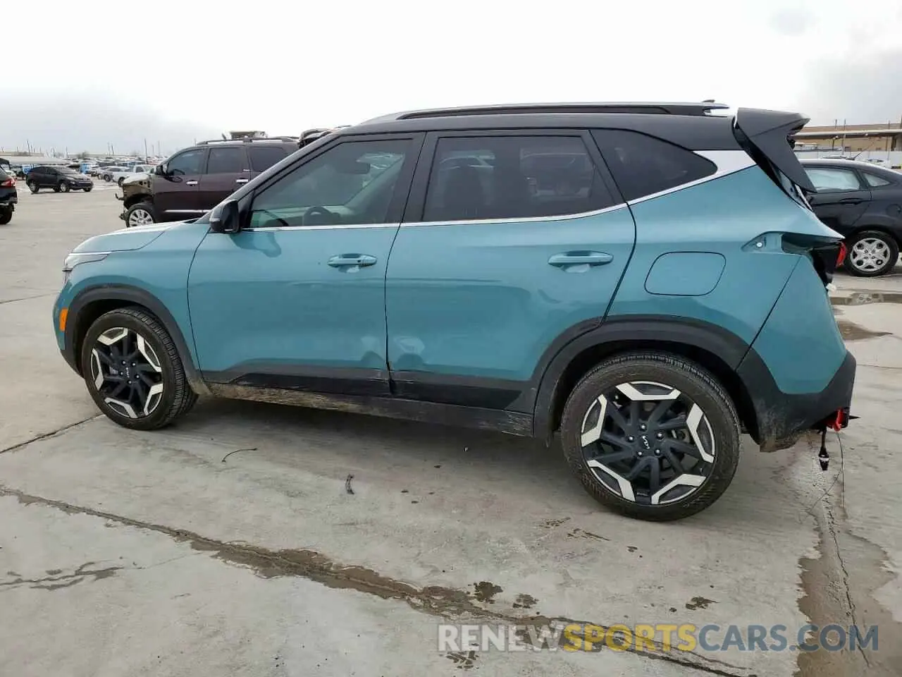 2 fotografías del automóvil dañado KNDETCA75R7583826 KIA SELTOS 2024