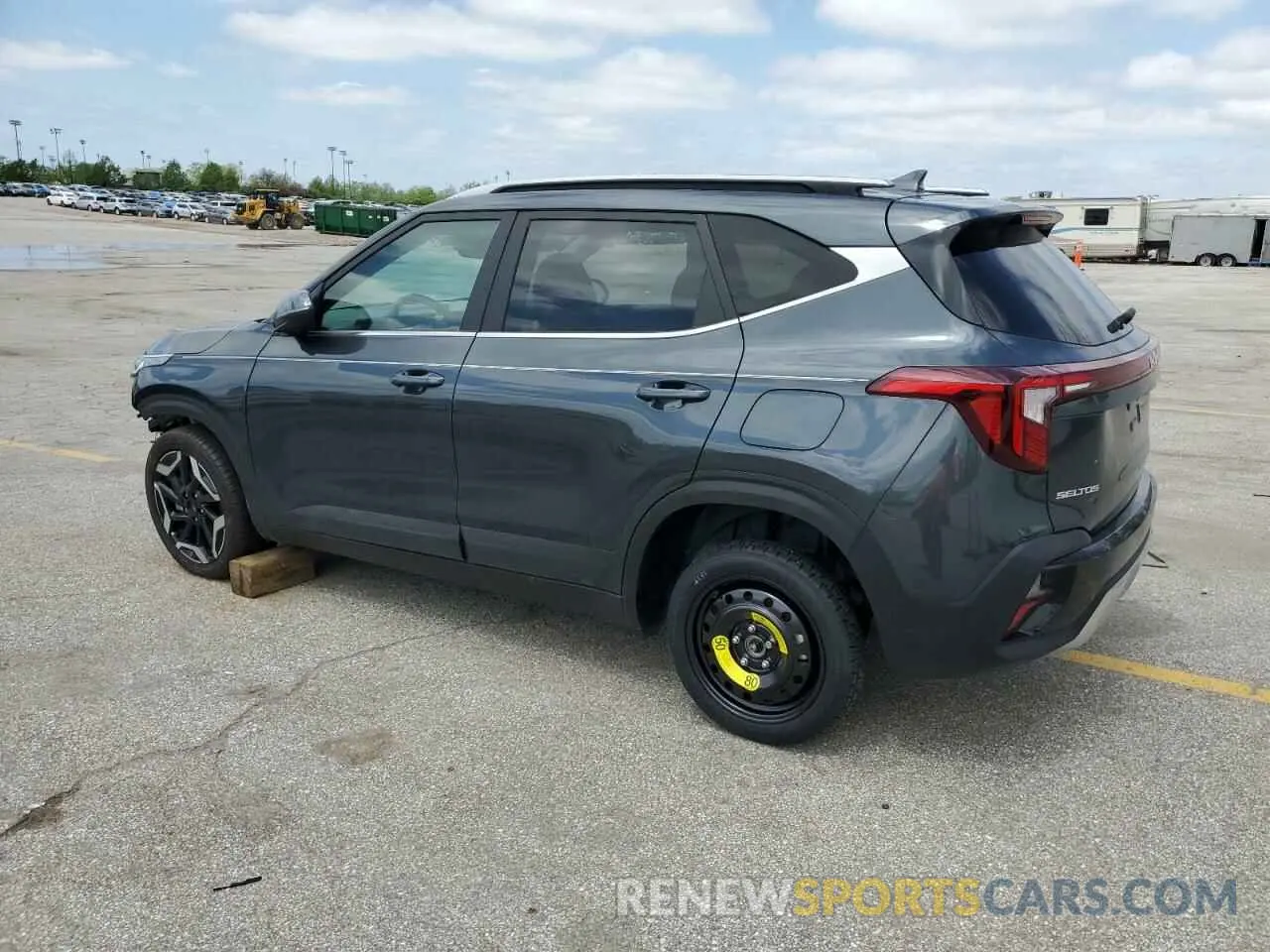 2 fotografías del automóvil dañado KNDETCA75R7624309 KIA SELTOS 2024