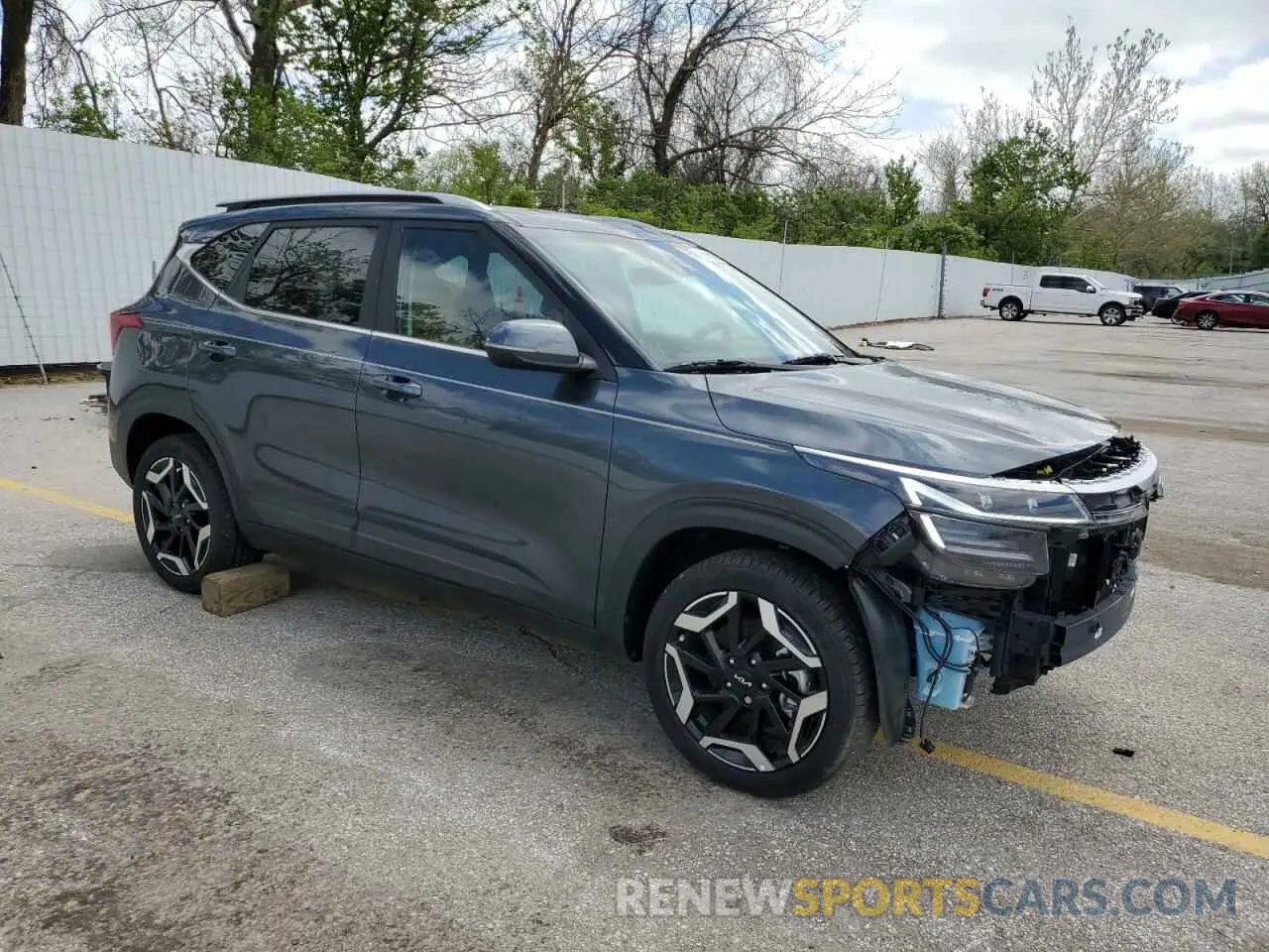 4 fotografías del automóvil dañado KNDETCA75R7624309 KIA SELTOS 2024