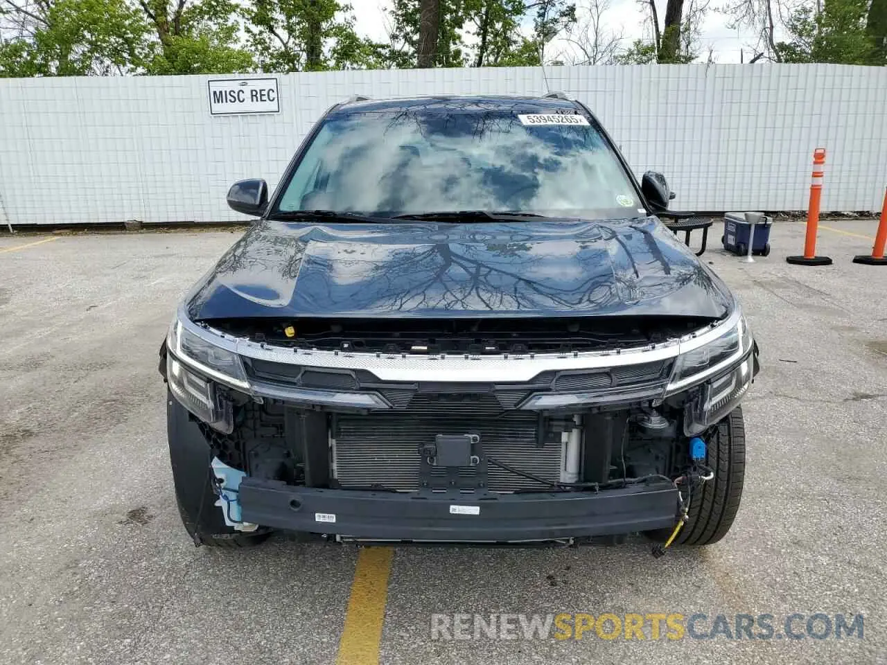 5 fotografías del automóvil dañado KNDETCA75R7624309 KIA SELTOS 2024