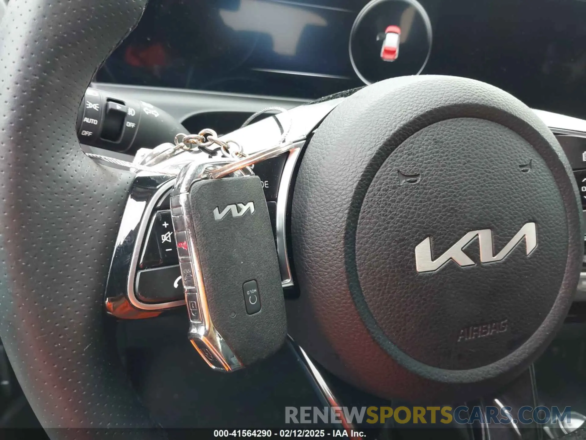 11 fotografías del automóvil dañado KNDETCA75R7639070 KIA SELTOS 2024