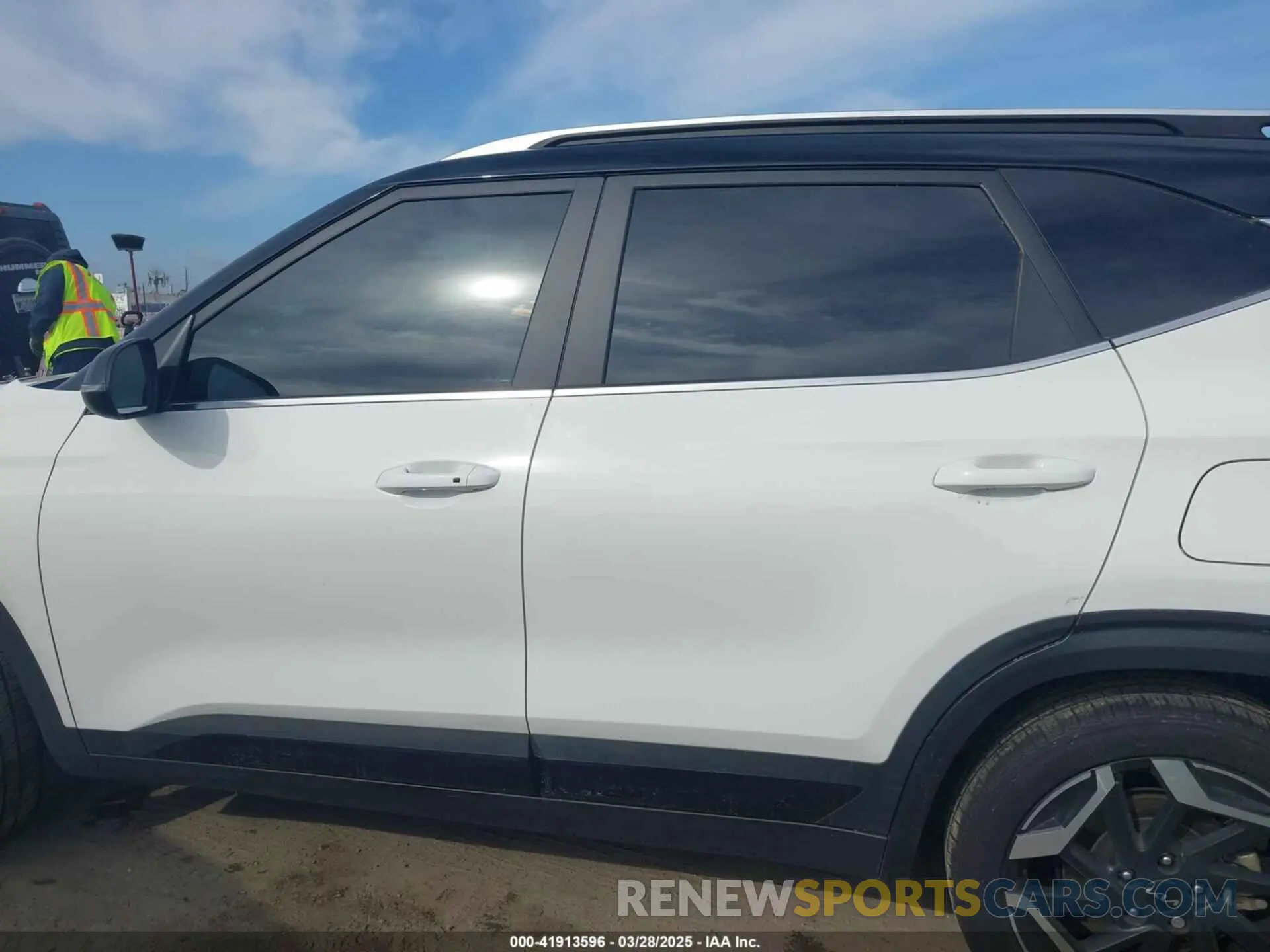 14 fotografías del automóvil dañado KNDETCA75R7640381 KIA SELTOS 2024