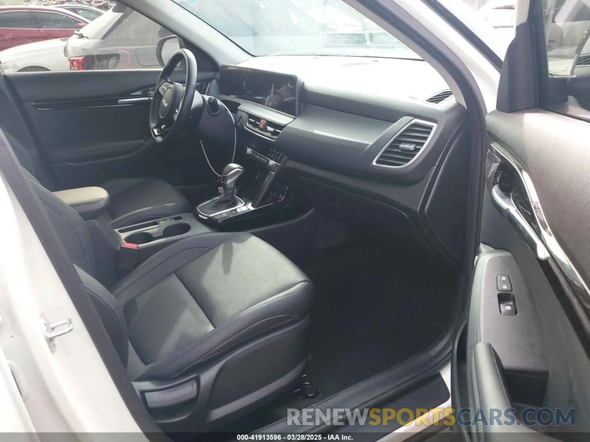5 fotografías del automóvil dañado KNDETCA75R7640381 KIA SELTOS 2024