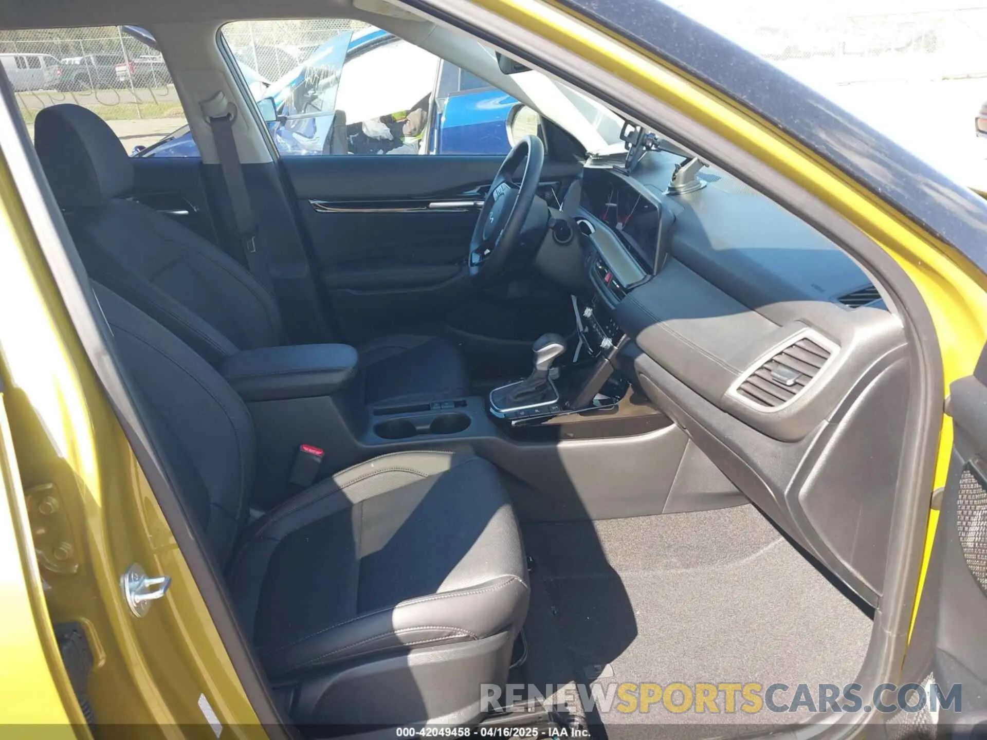 5 fotografías del automóvil dañado KNDETCA76R7544419 KIA SELTOS 2024