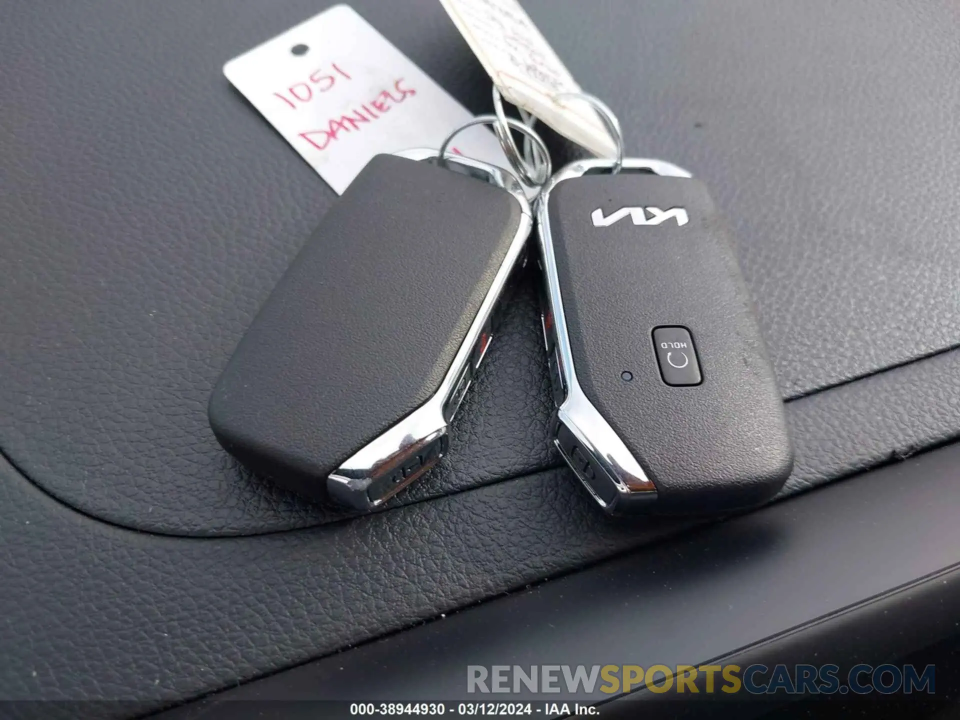 11 fotografías del automóvil dañado KNDETCA76R7579218 KIA SELTOS 2024
