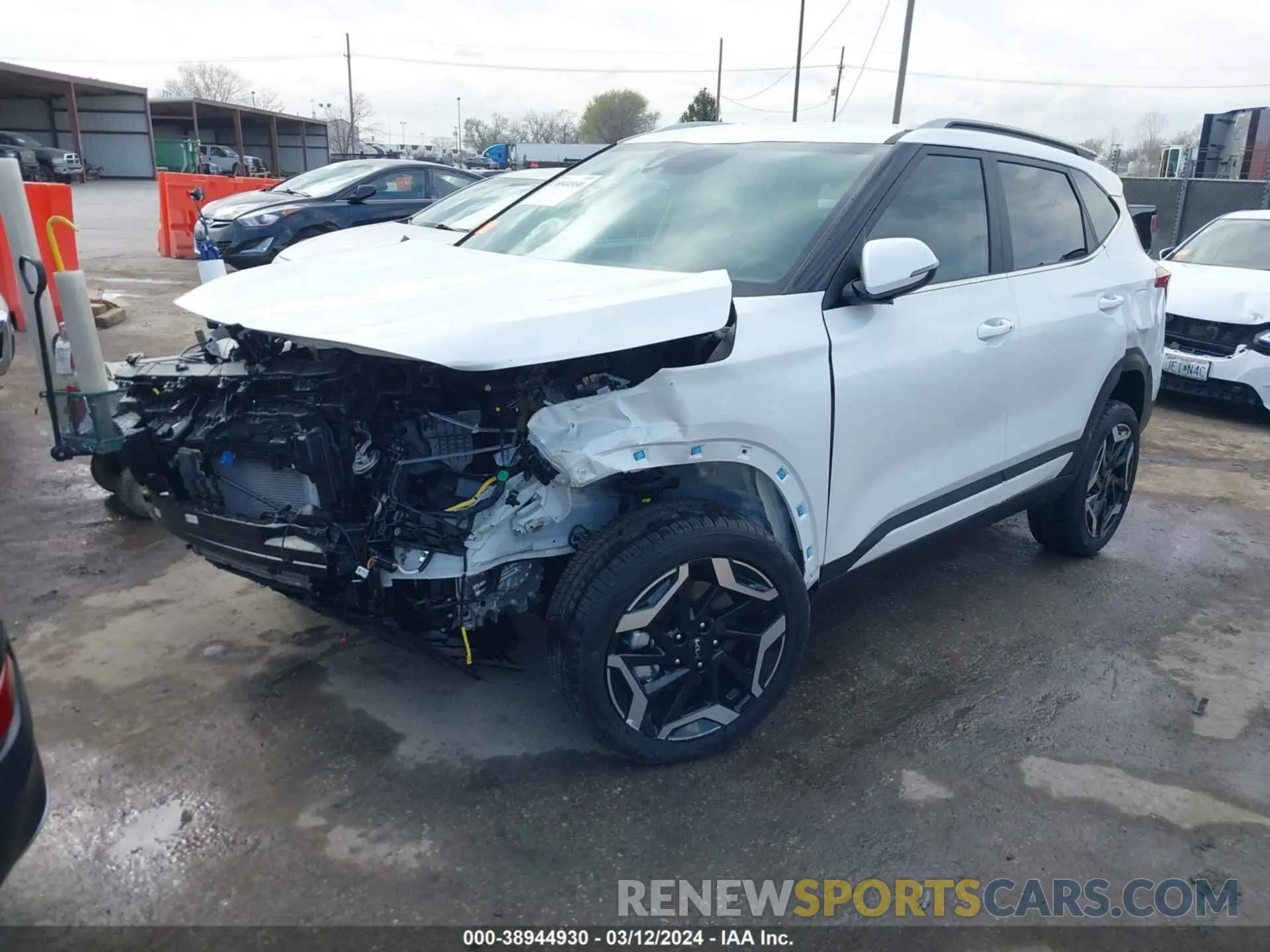 2 fotografías del automóvil dañado KNDETCA76R7579218 KIA SELTOS 2024