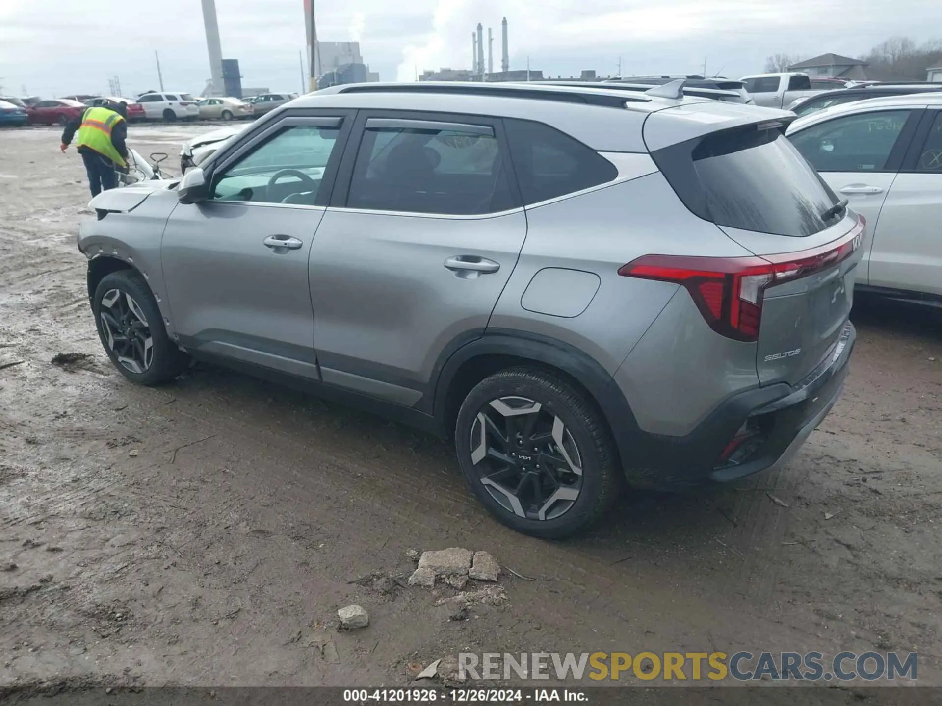 3 fotografías del automóvil dañado KNDETCA77R7509842 KIA SELTOS 2024