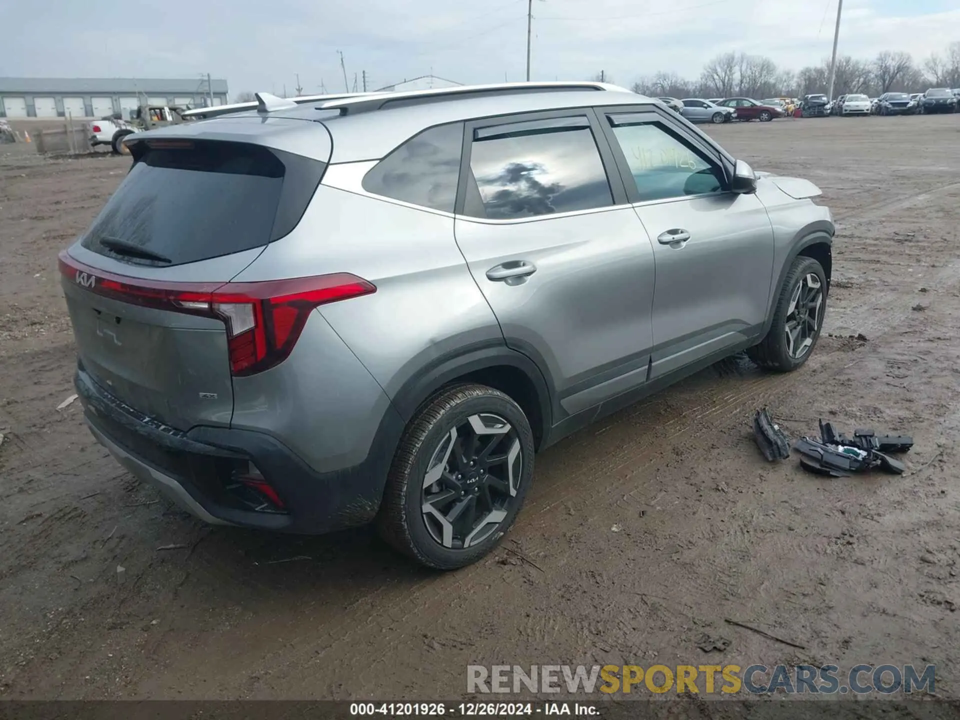 4 fotografías del automóvil dañado KNDETCA77R7509842 KIA SELTOS 2024