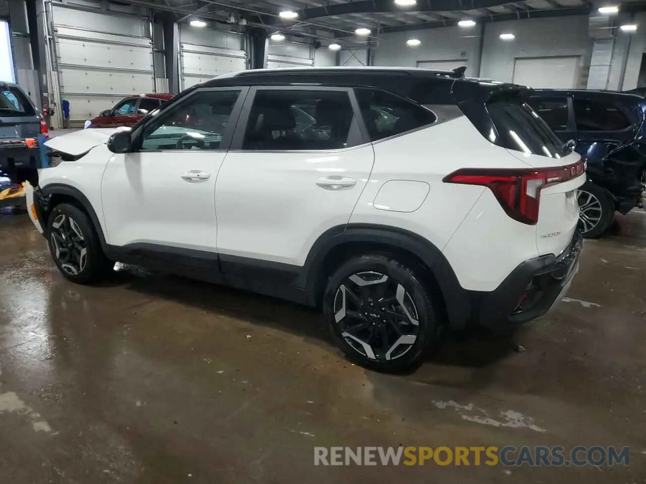 2 fotografías del automóvil dañado KNDETCA77R7564730 KIA SELTOS 2024