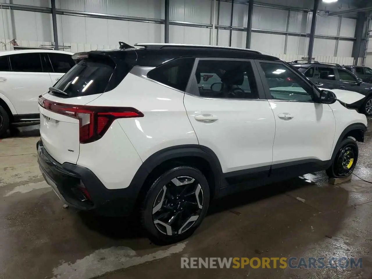 3 fotografías del automóvil dañado KNDETCA77R7564730 KIA SELTOS 2024