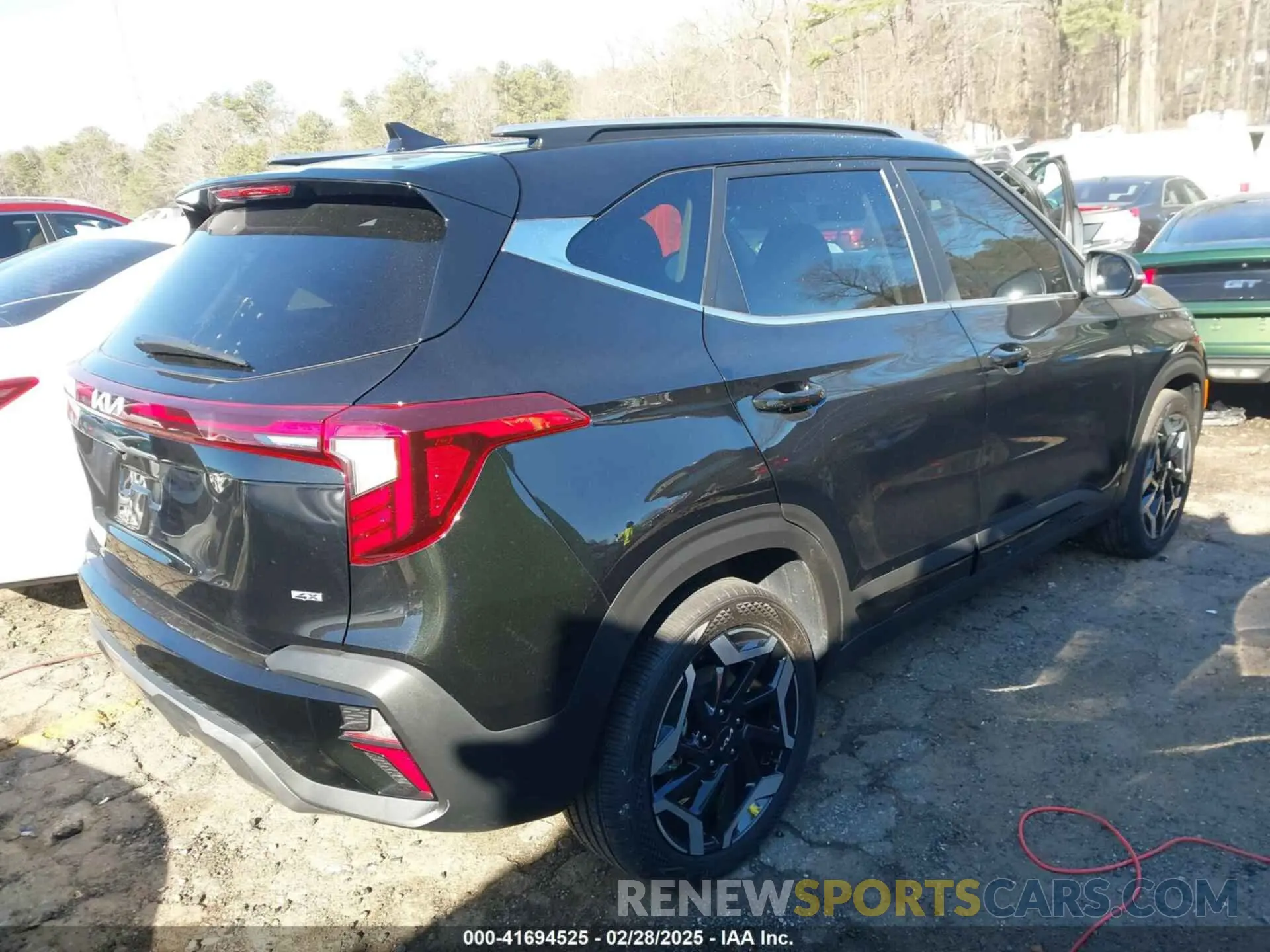 4 fotografías del automóvil dañado KNDETCA79R7584915 KIA SELTOS 2024