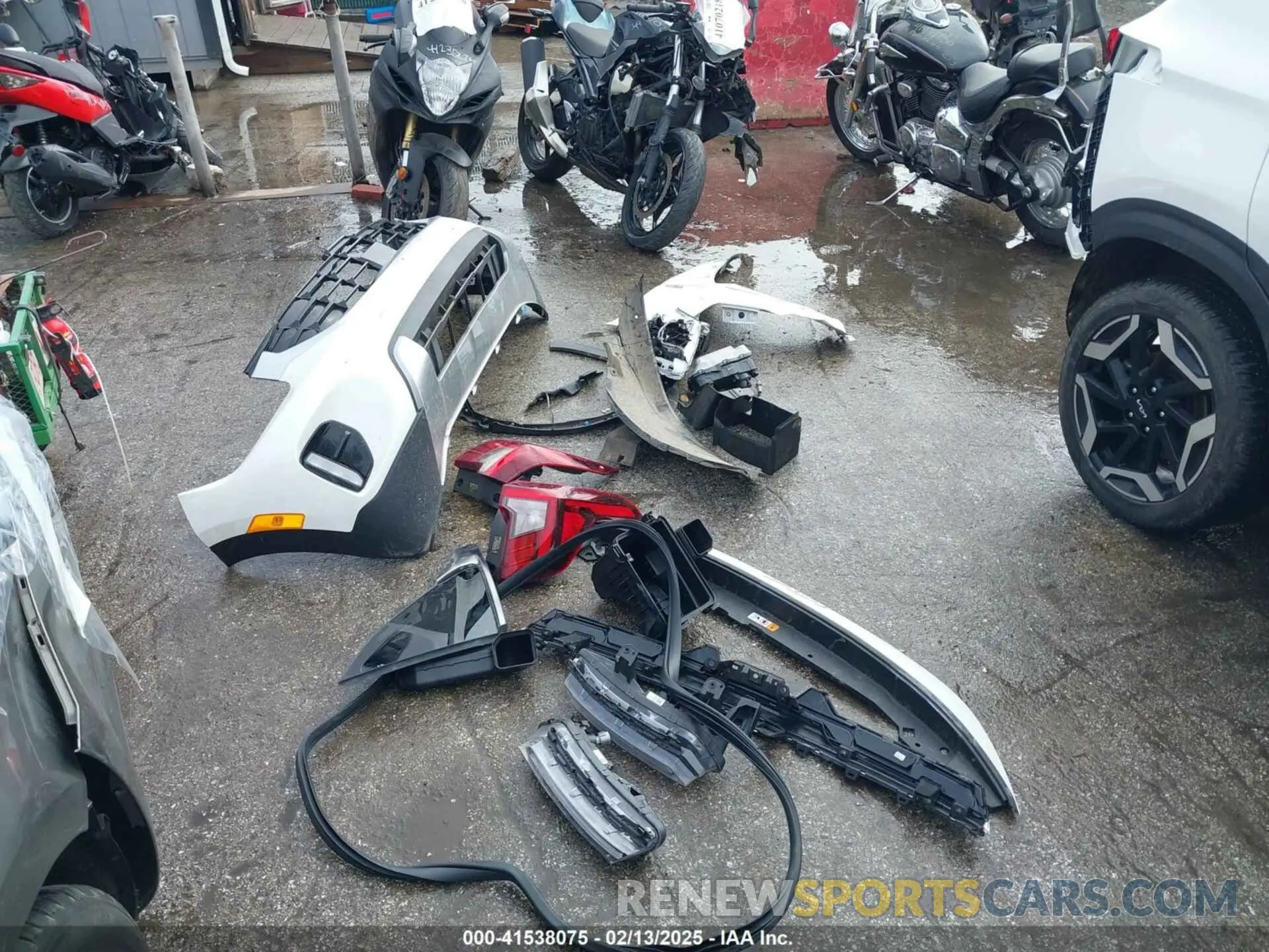 12 fotografías del automóvil dañado KNDETCA7XR7551101 KIA SELTOS 2024