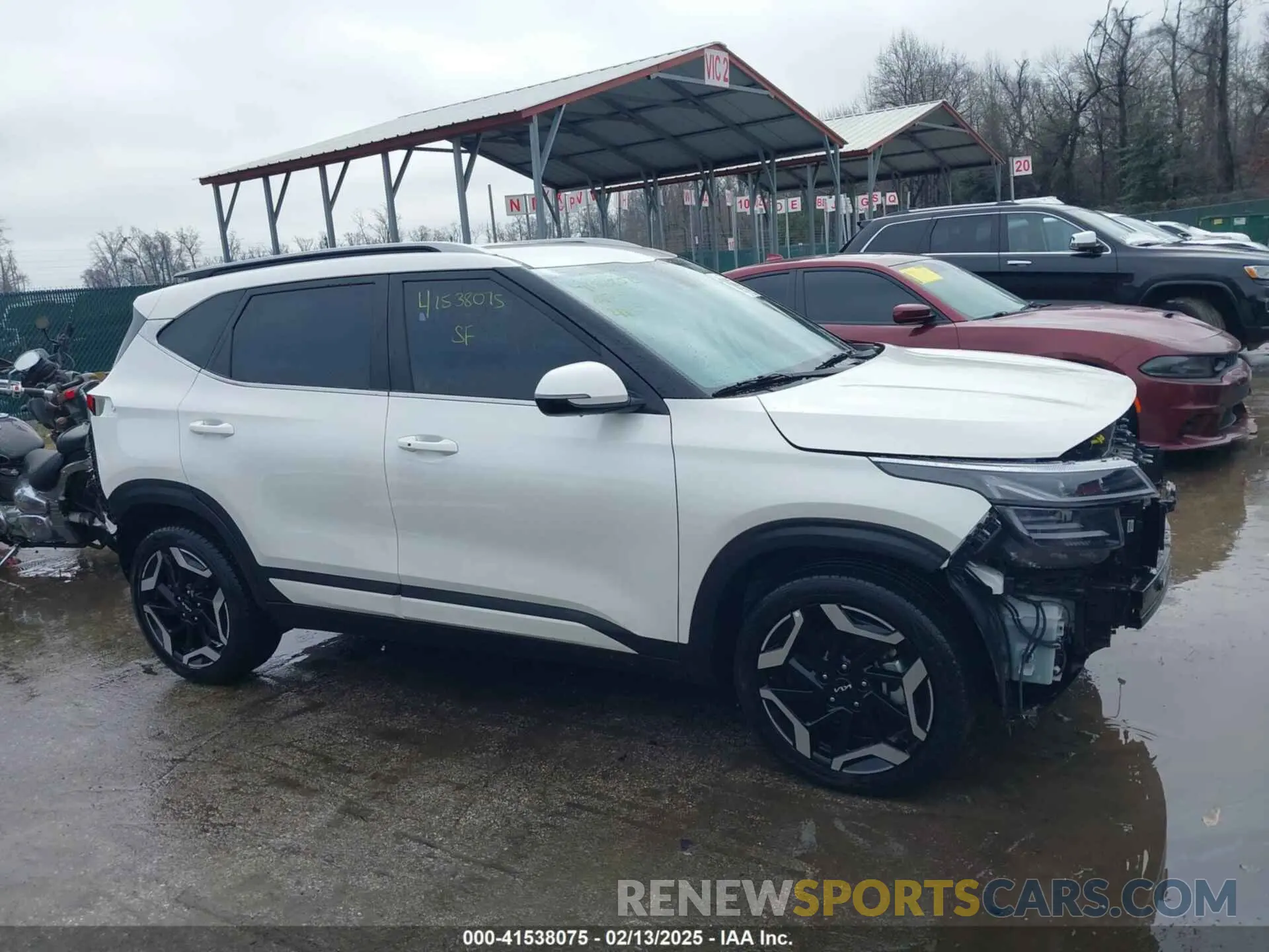 14 fotografías del automóvil dañado KNDETCA7XR7551101 KIA SELTOS 2024