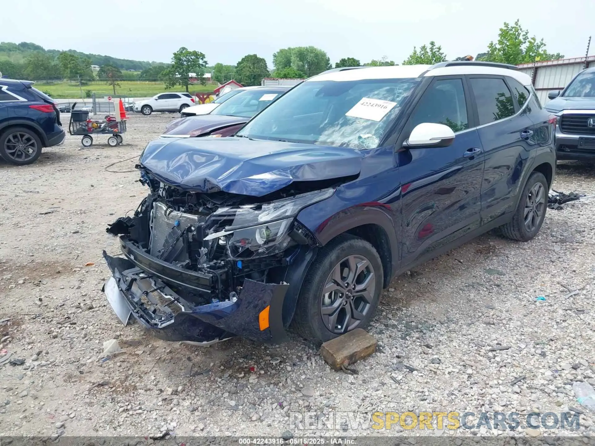 2 fotografías del automóvil dañado KNDEU2AA1R7543763 KIA SELTOS 2024