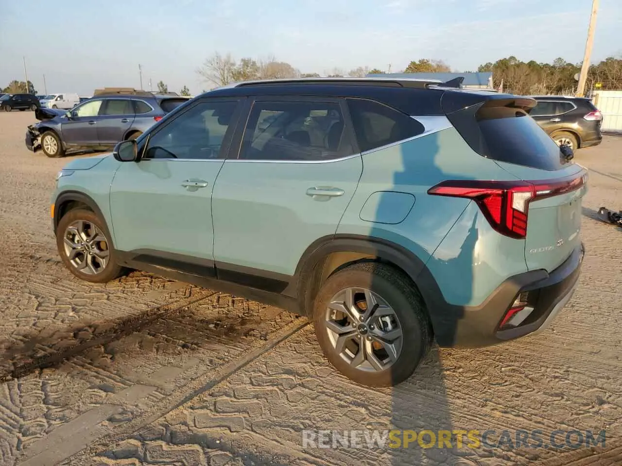 2 fotografías del automóvil dañado KNDEU2AA1R7656175 KIA SELTOS 2024