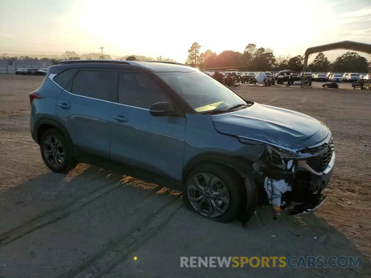 4 fotografías del automóvil dañado KNDEU2AA1R7656175 KIA SELTOS 2024