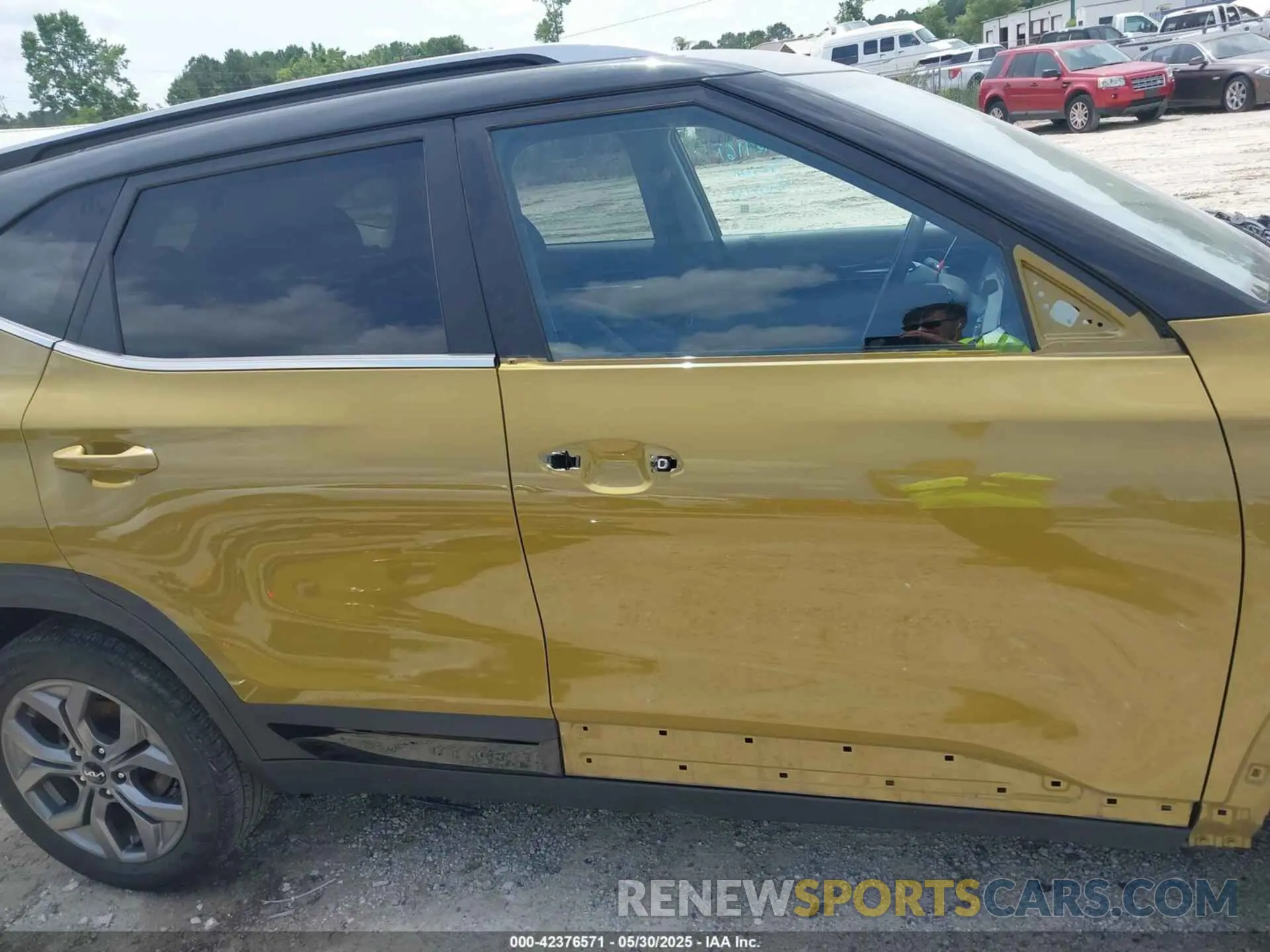 14 fotografías del automóvil dañado KNDEU2AA2R7553721 KIA SELTOS 2024