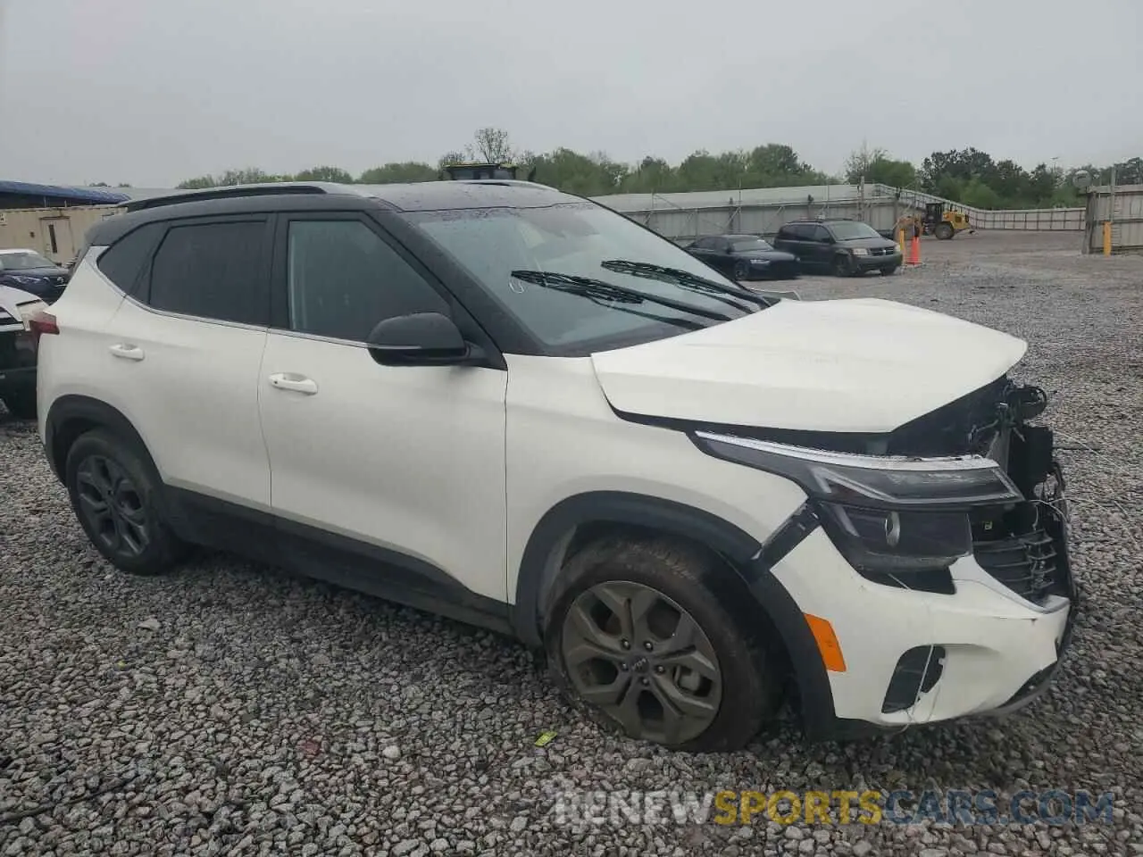 4 fotografías del automóvil dañado KNDEU2AA4R7591046 KIA SELTOS 2024