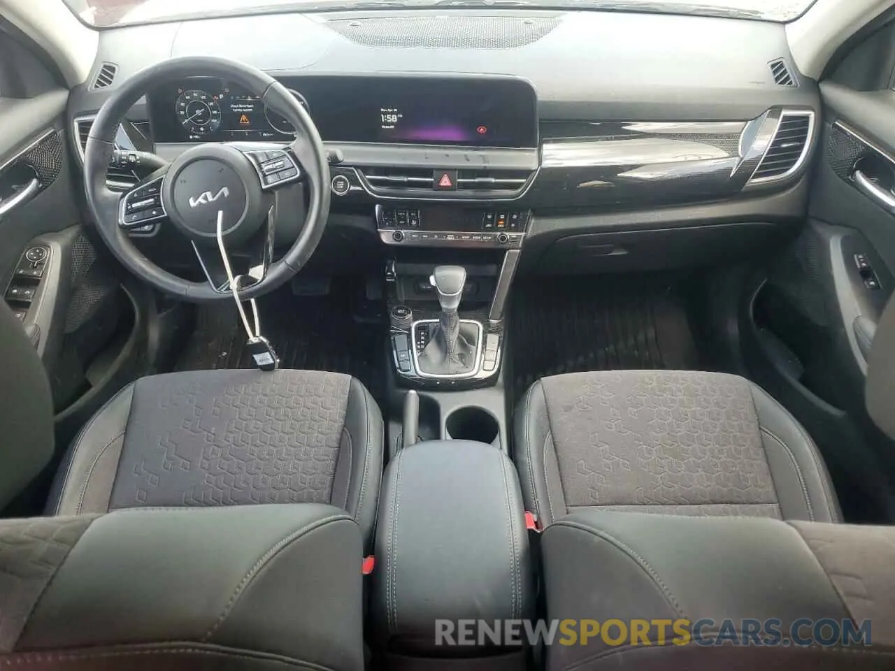 8 fotografías del automóvil dañado KNDEU2AA4R7591046 KIA SELTOS 2024