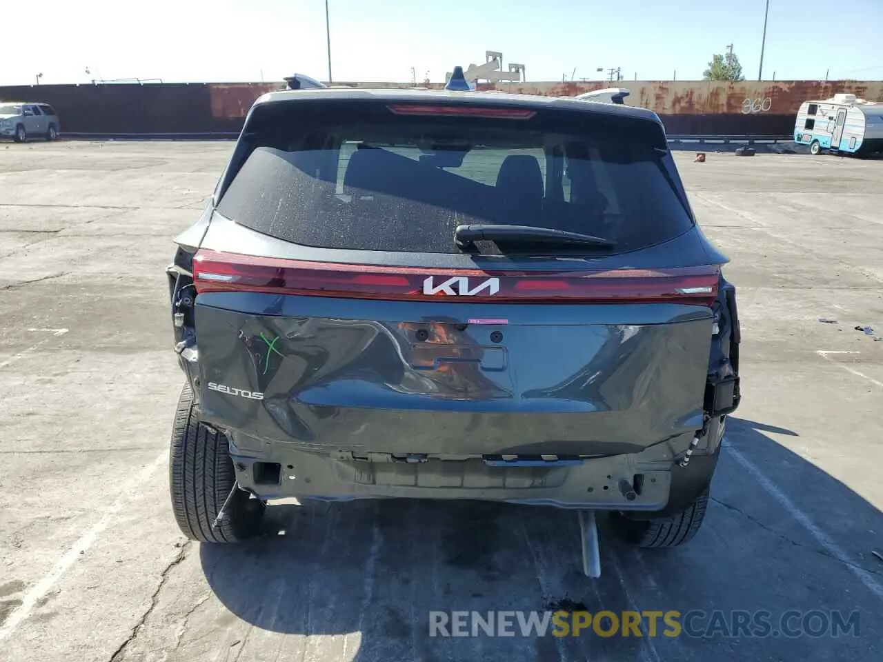 6 fotografías del automóvil dañado KNDEU2AA5R7501578 KIA SELTOS 2024