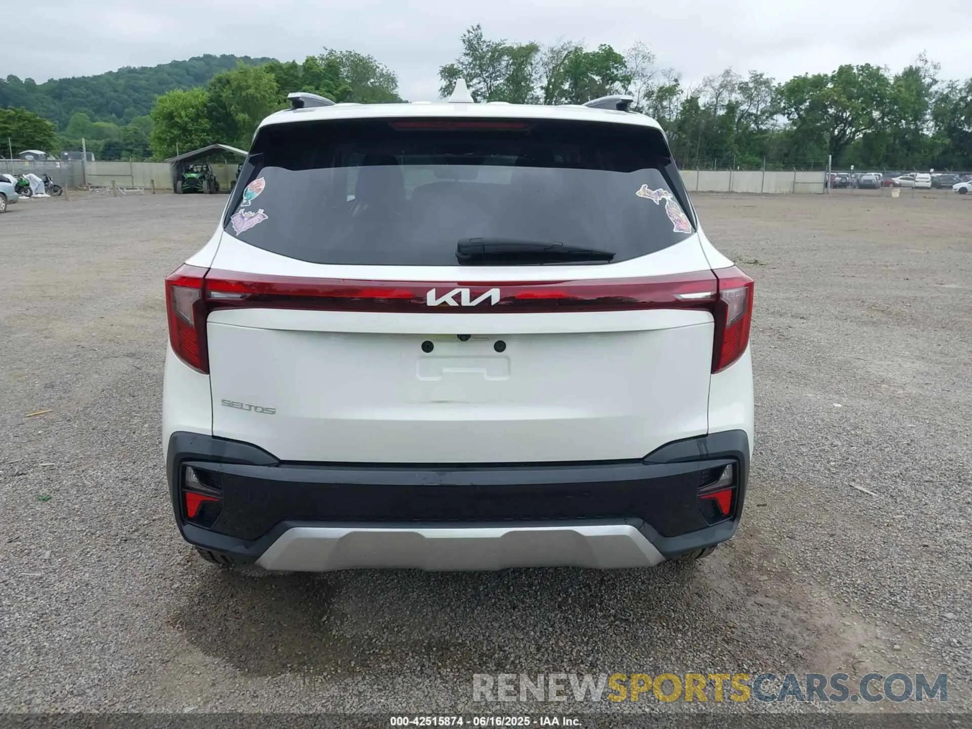 17 fotografías del automóvil dañado KNDEU2AA5R7508160 KIA SELTOS 2024